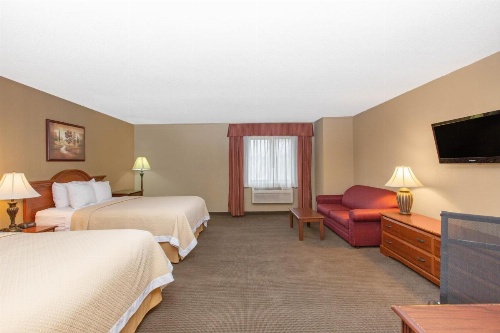 Days Inn by Wyndham Salina I-70 image 1
