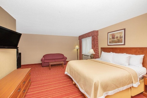 Days Inn by Wyndham Salina I-70 image 3