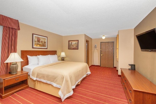Days Inn by Wyndham Salina I-70 image 4