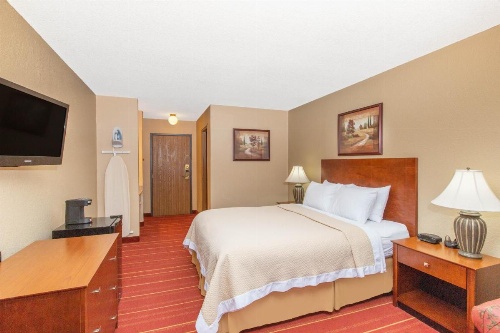 Days Inn by Wyndham Salina I-70 image 6